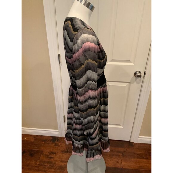 Diane Von Furstenberg Multicolor Wavy Patterned 100% Silk "Lizbeth" Dress, Sz 6 - Picture 4 of 7